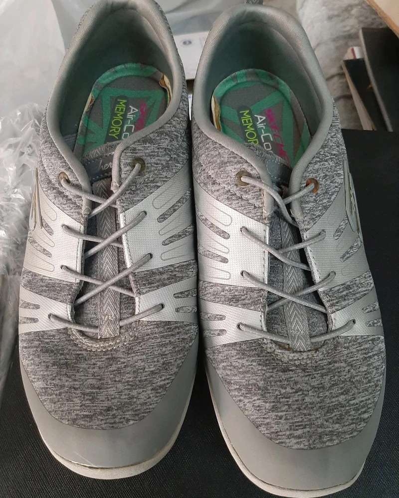 Sketchers Sneakers