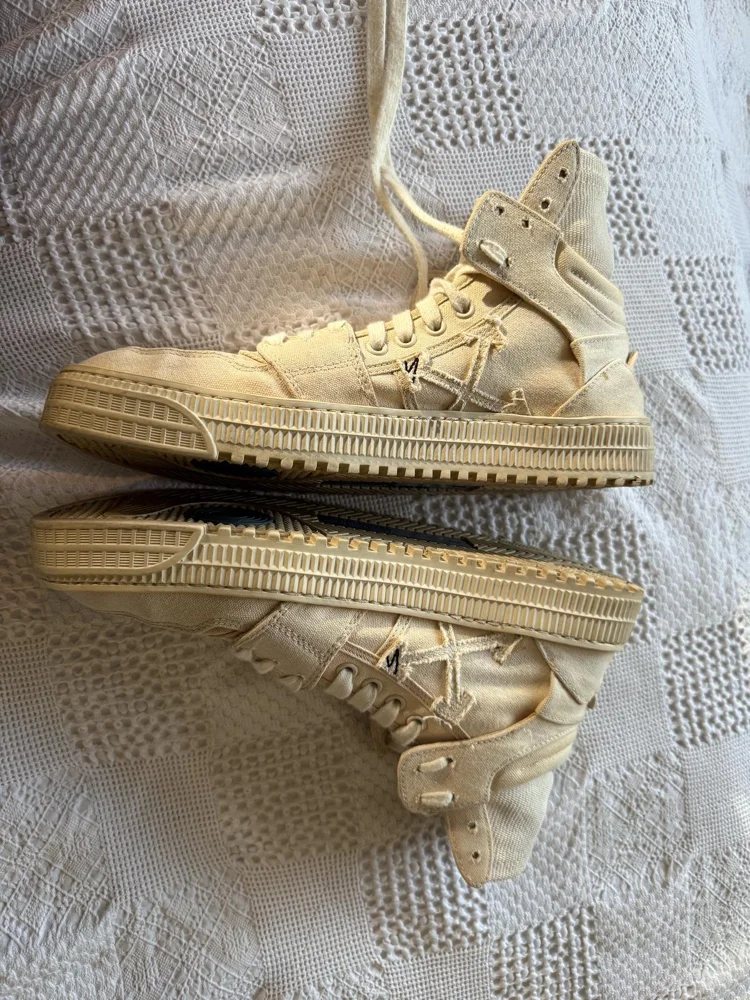Off-White Sneakers, size 44, photo 2