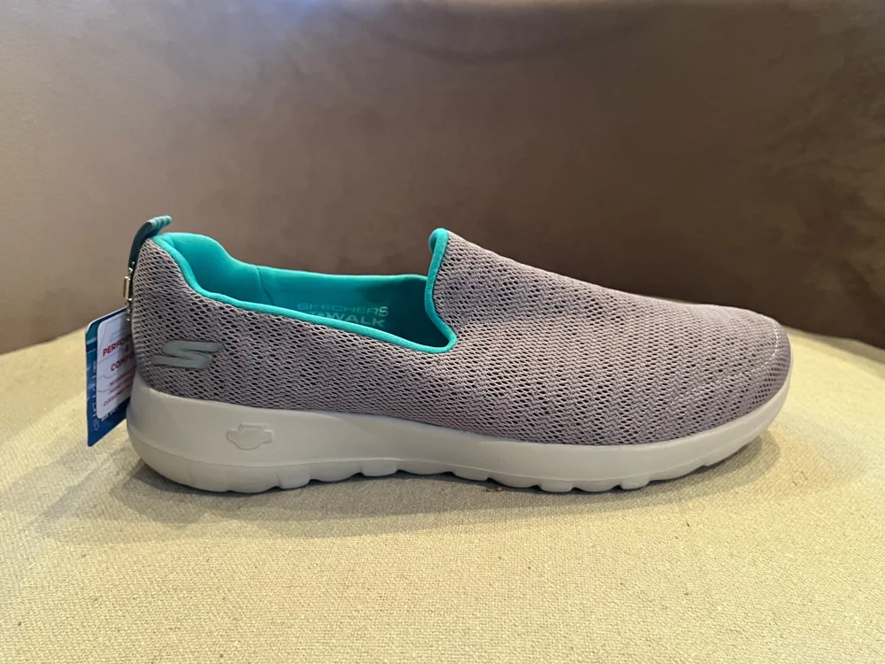 Sketchers Sneakers