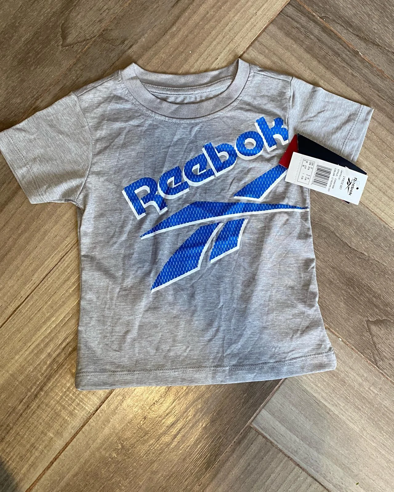 Reebok Tops, size 2y, photo 1