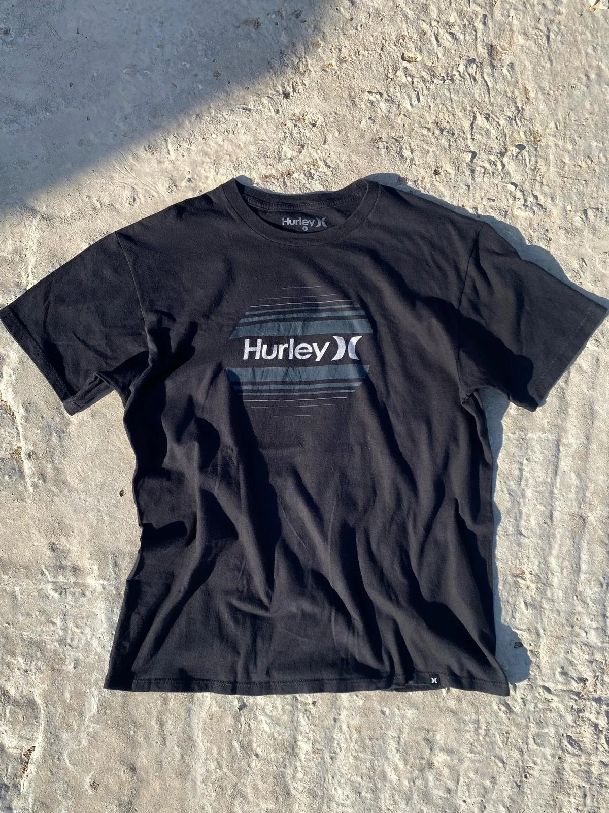 Hurley T-shirts, size M, photo 1