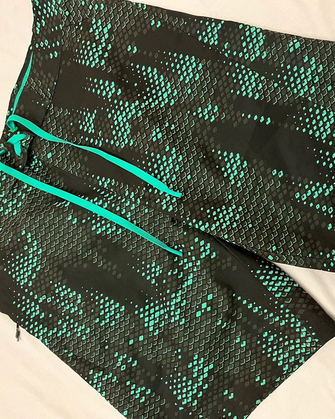 Under Armour Board Shorts, size M, photo 1