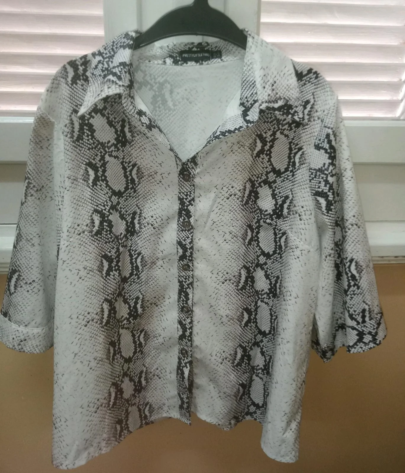 PrettyLittleThing Shirts, size Other, photo 1