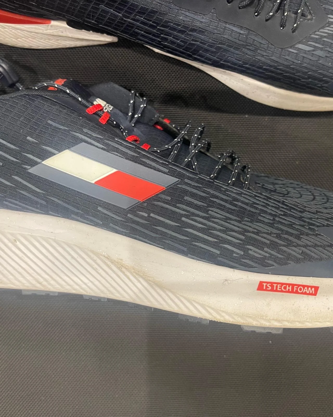 Tommy Hilfiger Sneakers, size 46, photo 1