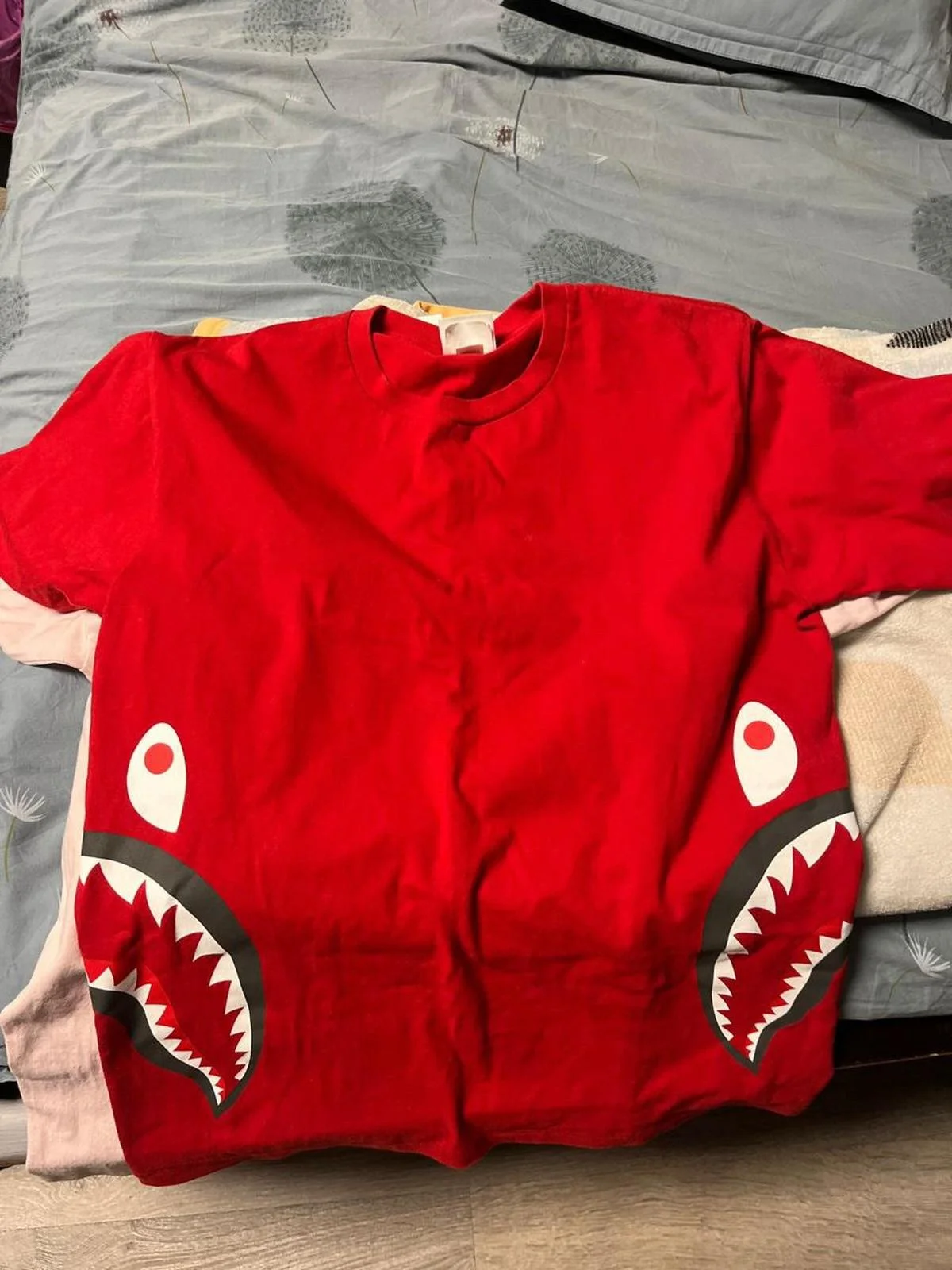 A Bathing Ape (BAPE) T-shirts, size L, photo 1