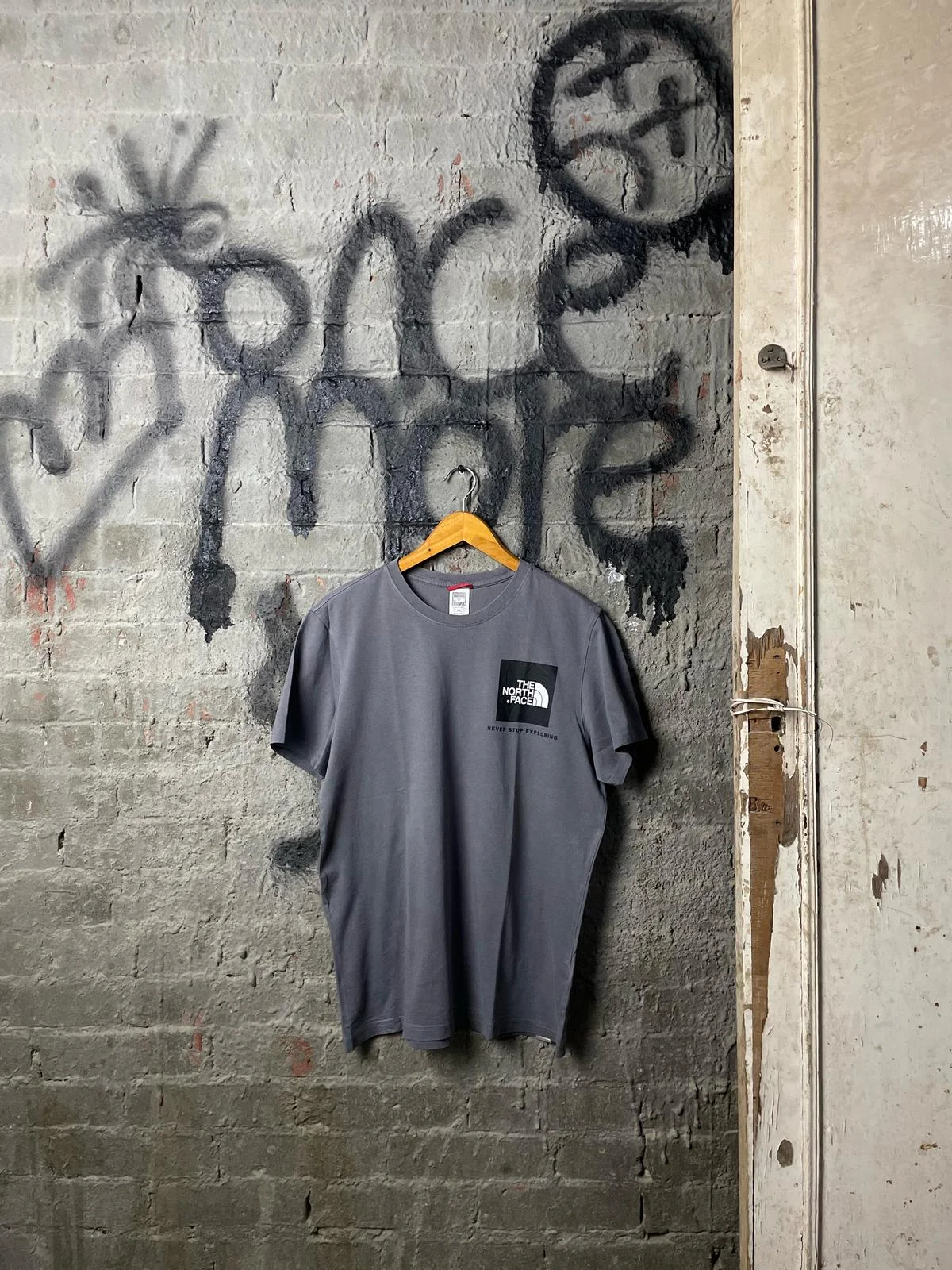 The North Face T-shirts, size M, photo 1