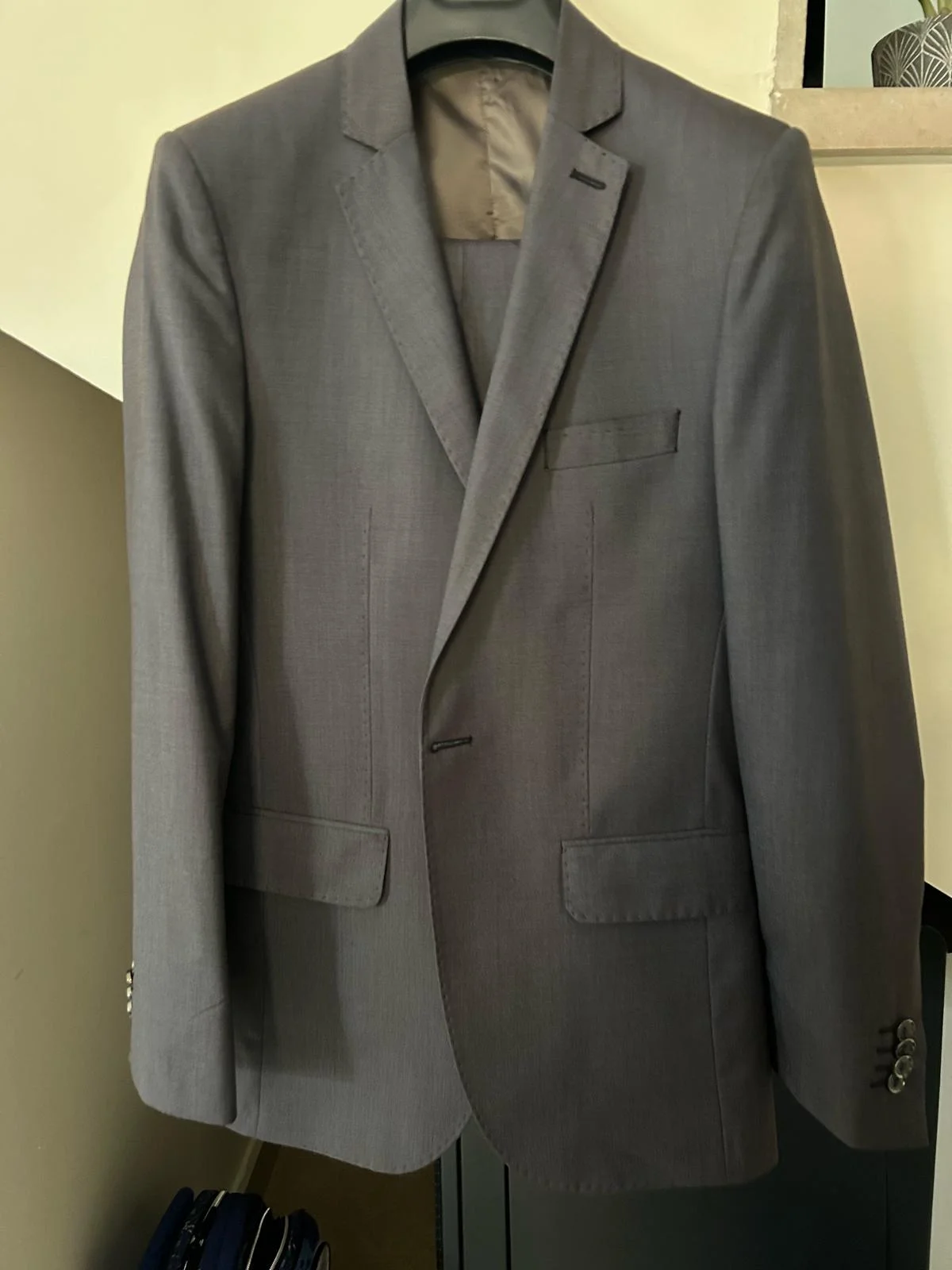 Suits, size L, photo 1