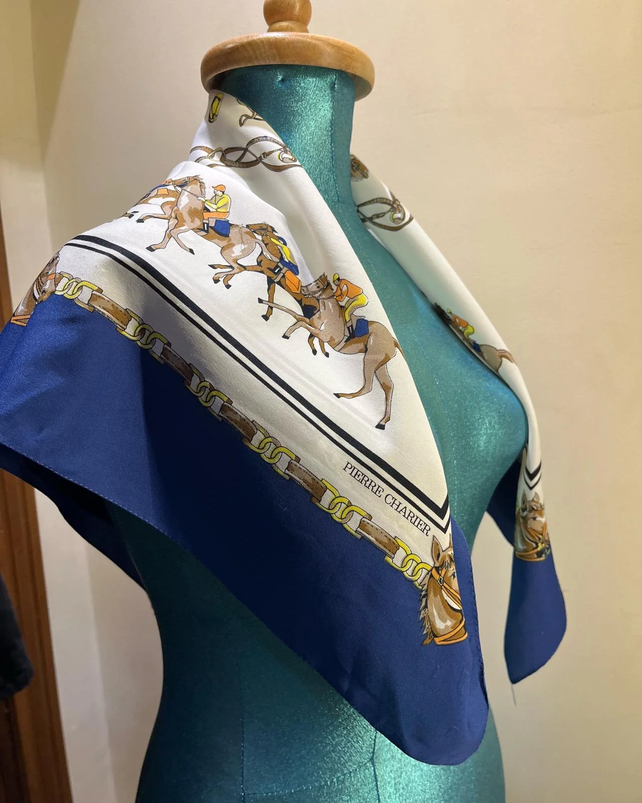 Scarves, size Other, photo 1