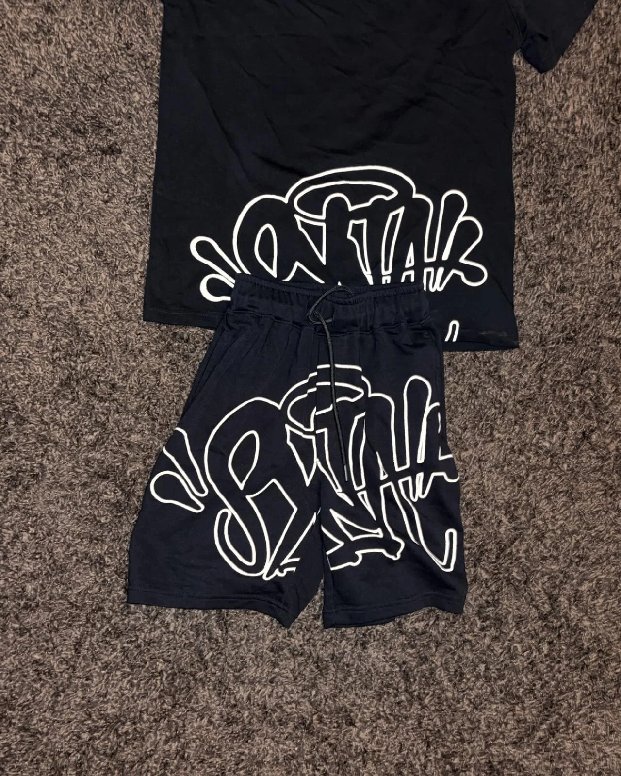 Suits, size L, photo 1