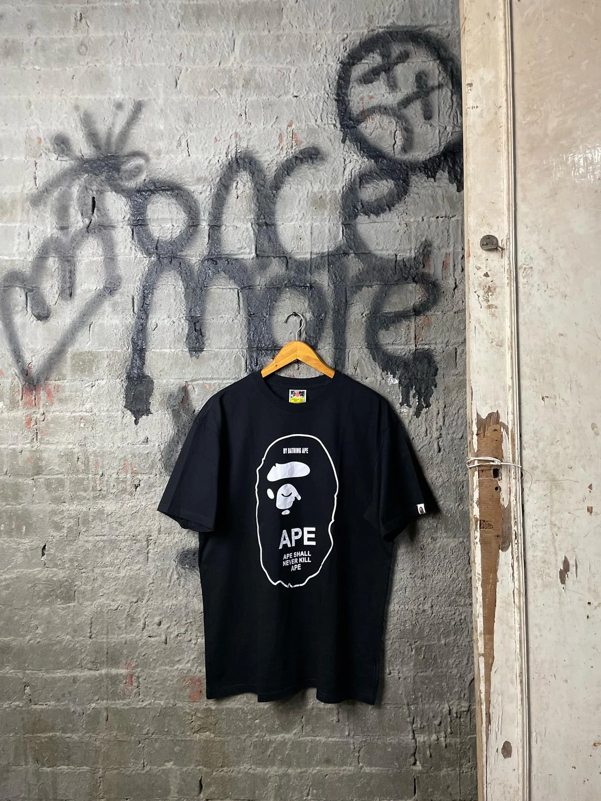 A Bathing Ape (BAPE) T-shirts, size L, photo 1